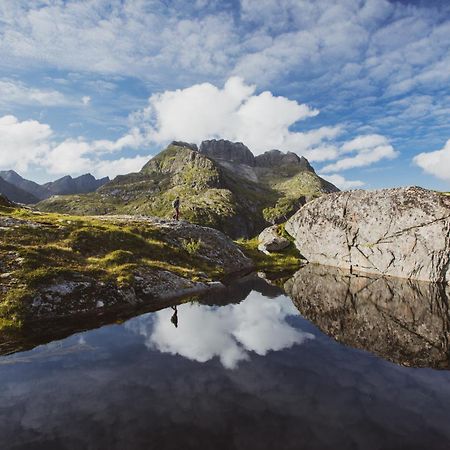 Lofoten Planet Basecamp Villa เซอร์วอเกน ภายนอก รูปภาพ