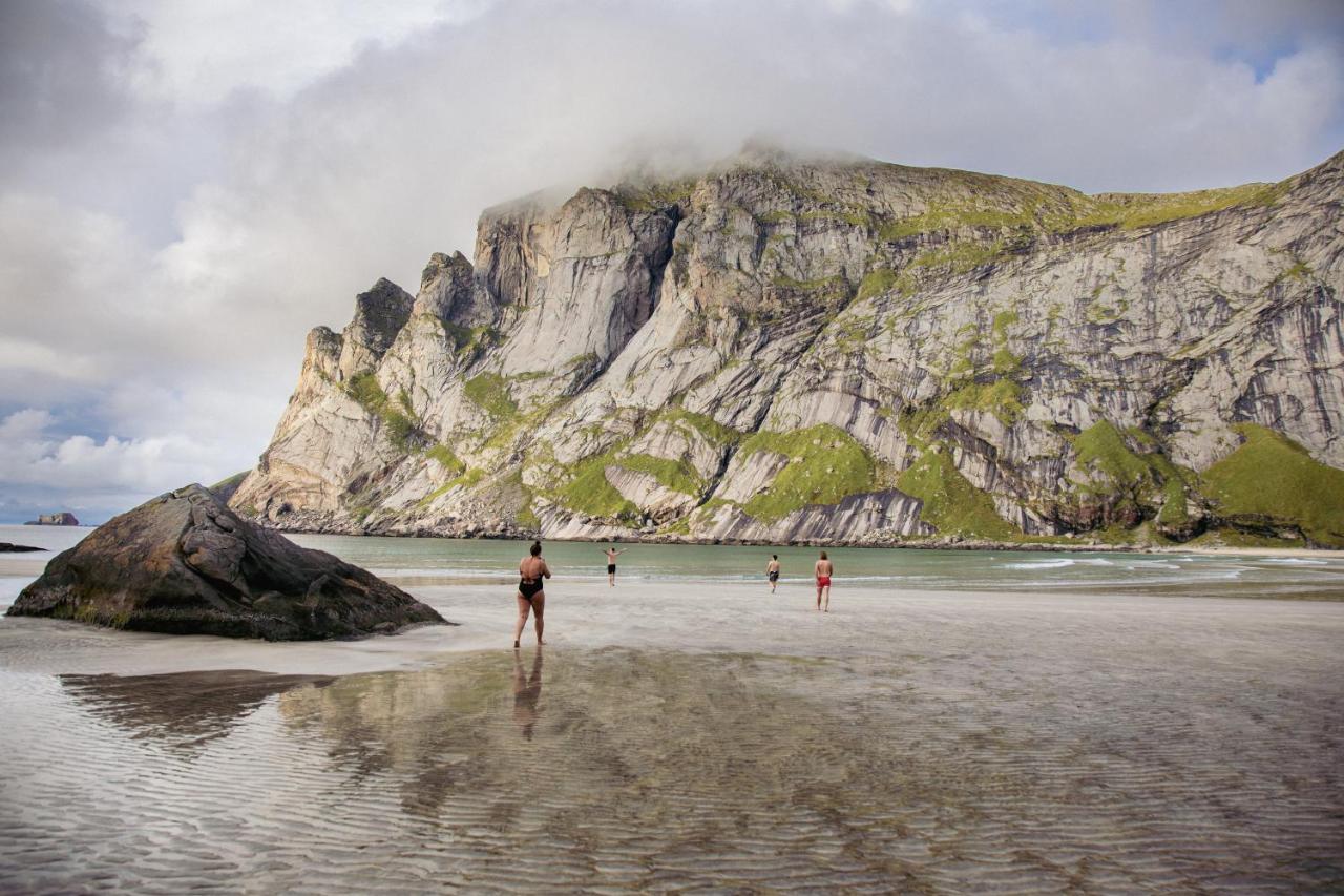 Lofoten Planet Basecamp Villa เซอร์วอเกน ภายนอก รูปภาพ