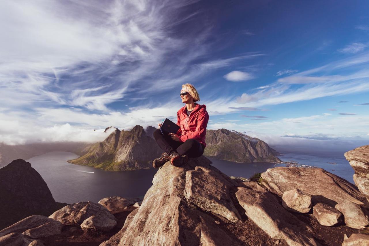 Lofoten Planet Basecamp Villa เซอร์วอเกน ภายนอก รูปภาพ