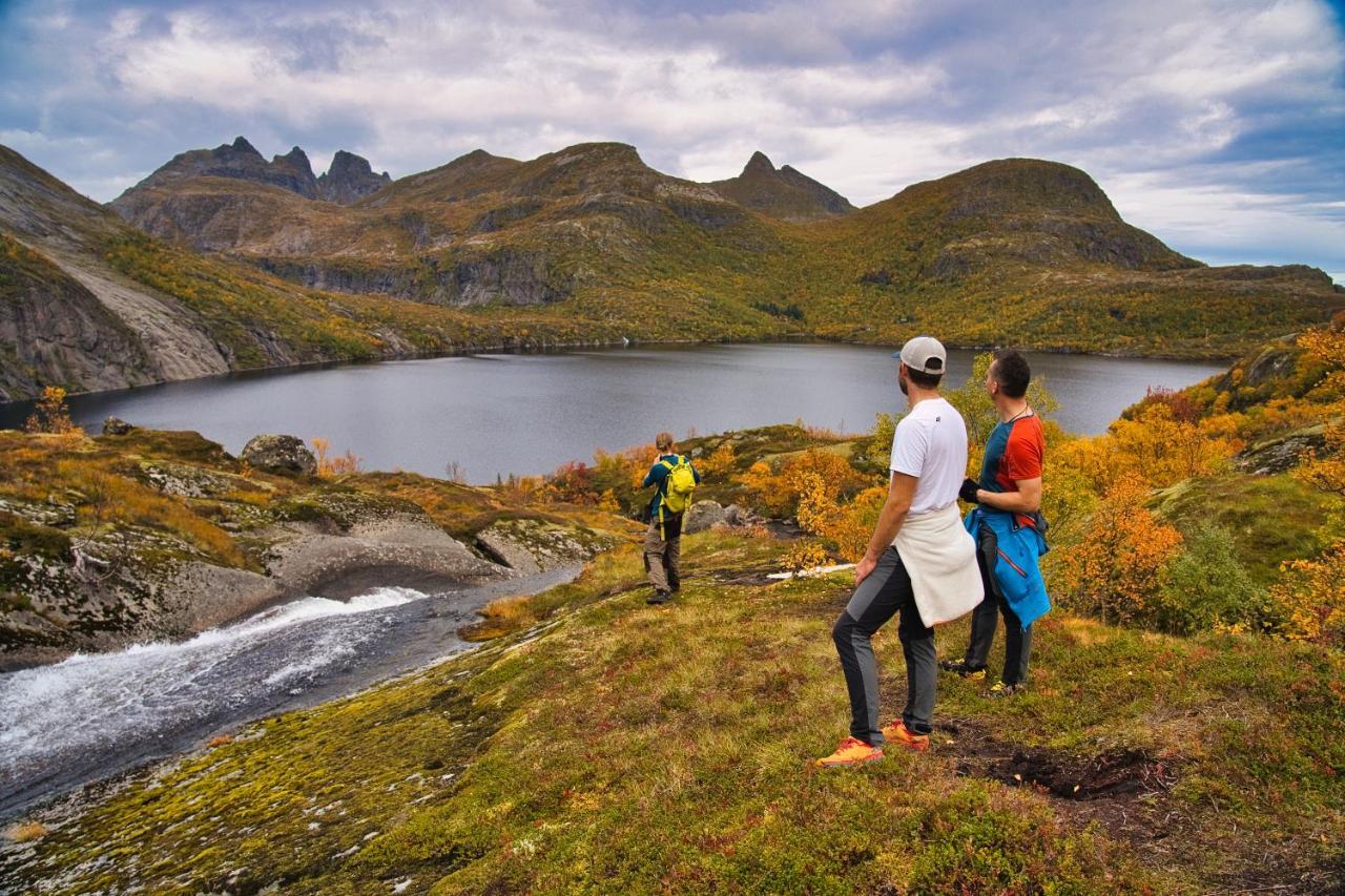 Lofoten Planet Basecamp Villa เซอร์วอเกน ภายนอก รูปภาพ