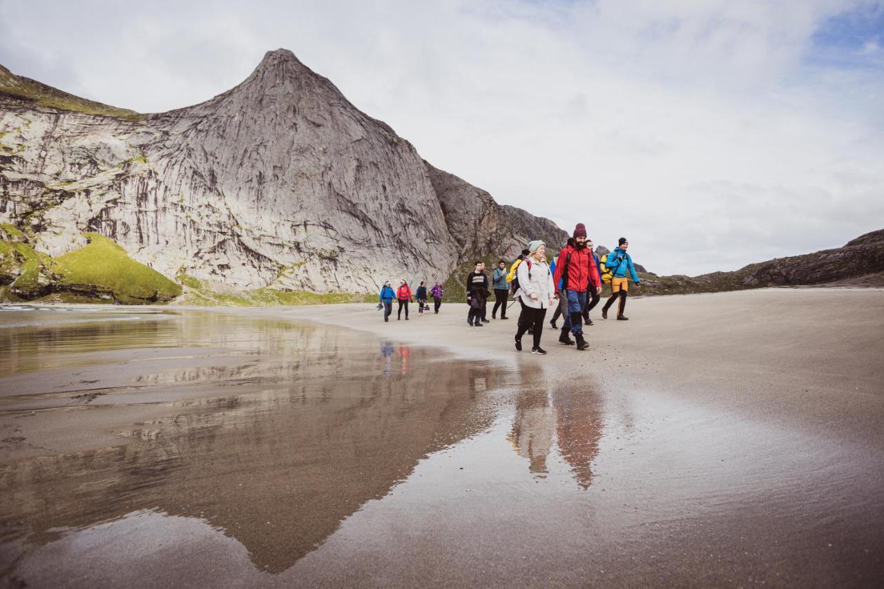 Lofoten Planet Basecamp Villa เซอร์วอเกน ภายนอก รูปภาพ