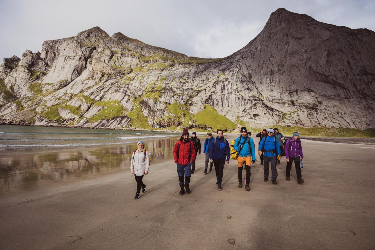 Lofoten Planet Basecamp Villa เซอร์วอเกน ภายนอก รูปภาพ