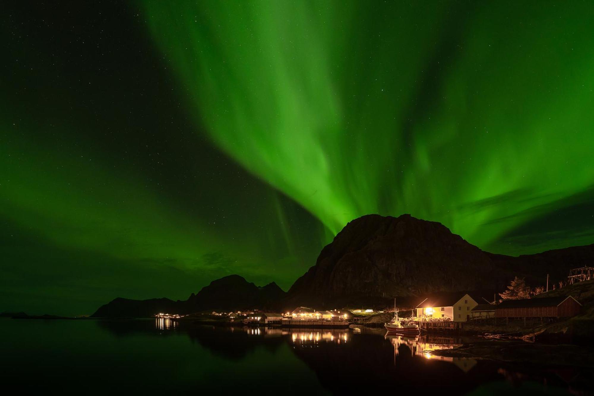 Lofoten Planet Basecamp Villa เซอร์วอเกน ภายนอก รูปภาพ