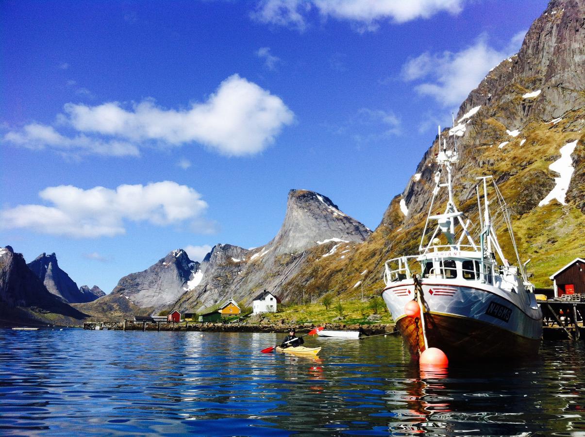 Lofoten Planet Basecamp Villa เซอร์วอเกน ภายนอก รูปภาพ